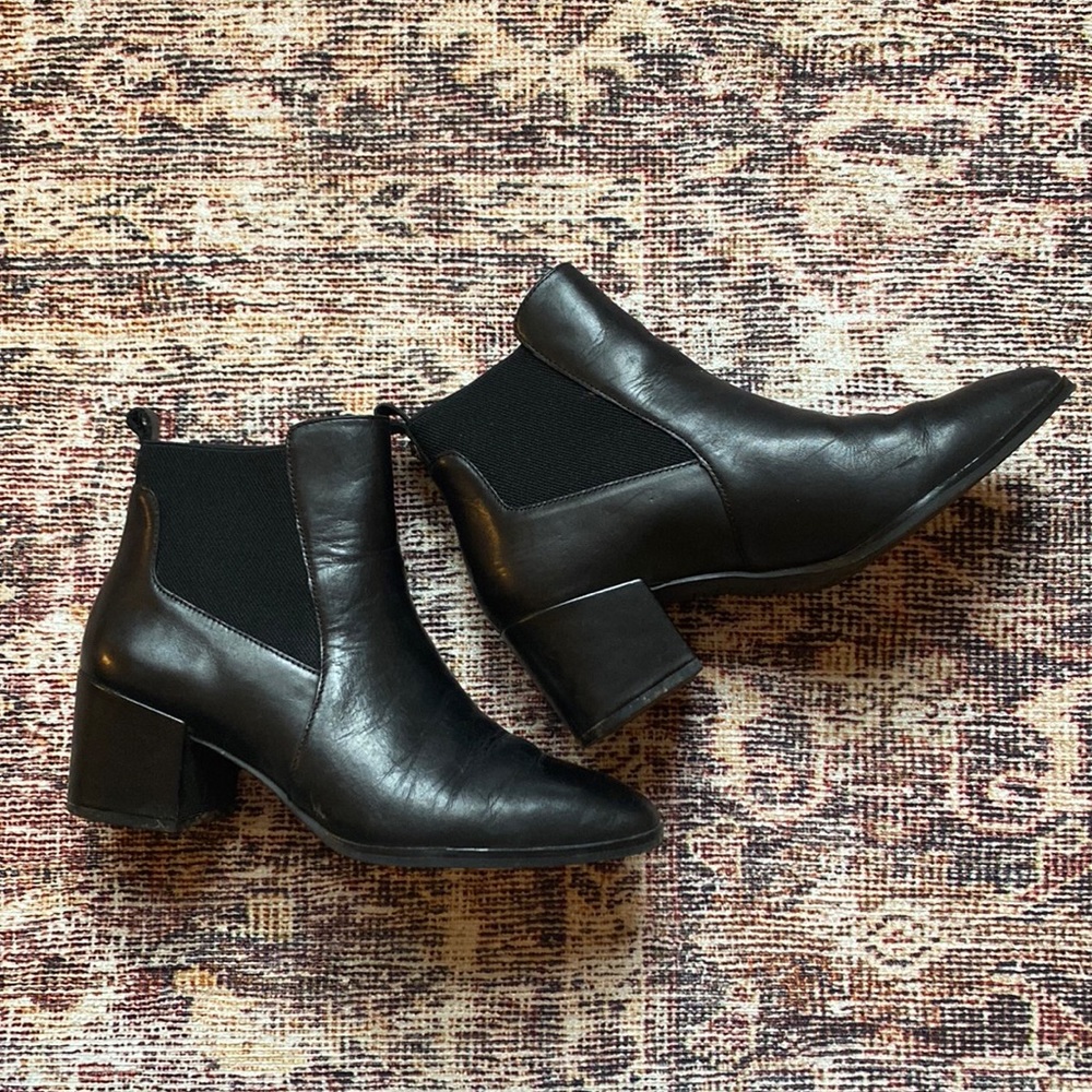 Anne Klein Chelsea Boot 8M